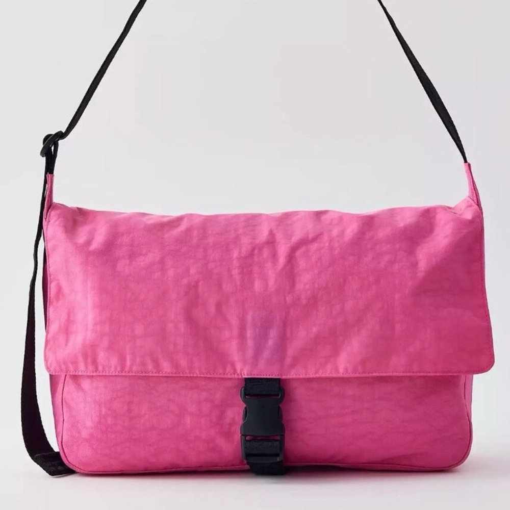 Baggu azalea pink messenger bag 💖💖💖💖 EXCELLENT condition